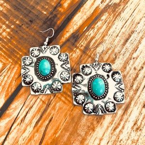 GO TO 🌷@meme2626🌷in COMMENT BELOW CROSS EARRINGS